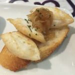 Txopito: Txipirón encebollado Grilled squid with onions