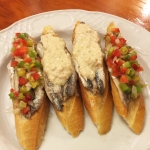 Antxoas con jardinera y crema de centolla Anchovies with a salsa of red and green peppers, guindillas and onion and creamy spider crab