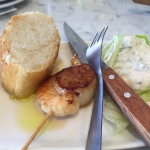 Brochetta de viera y langostinos Prawn and scallop skewer